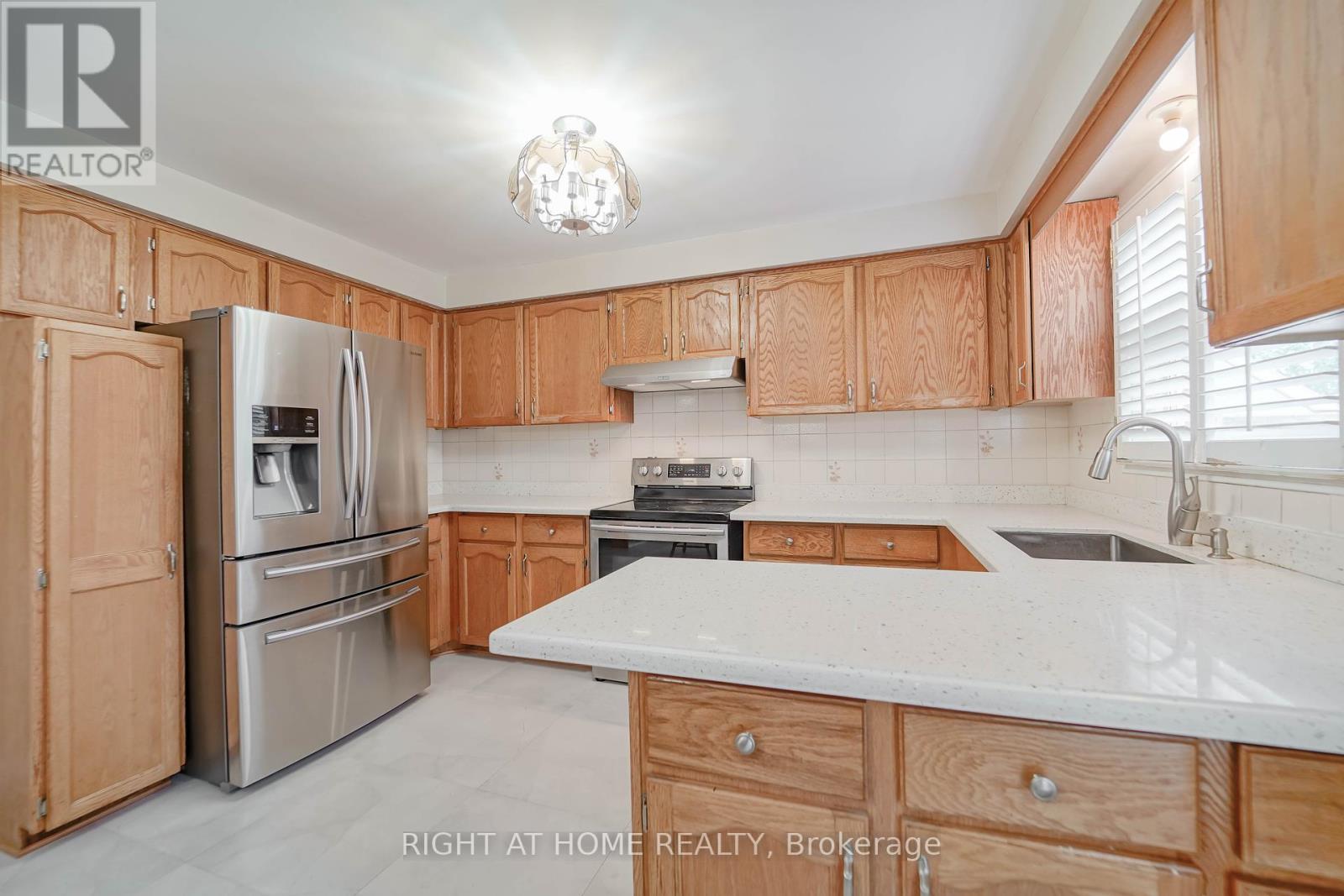 2 Lapworth Crescent, Toronto, Ontario  M1V 2M5 - Photo 11 - E12285524