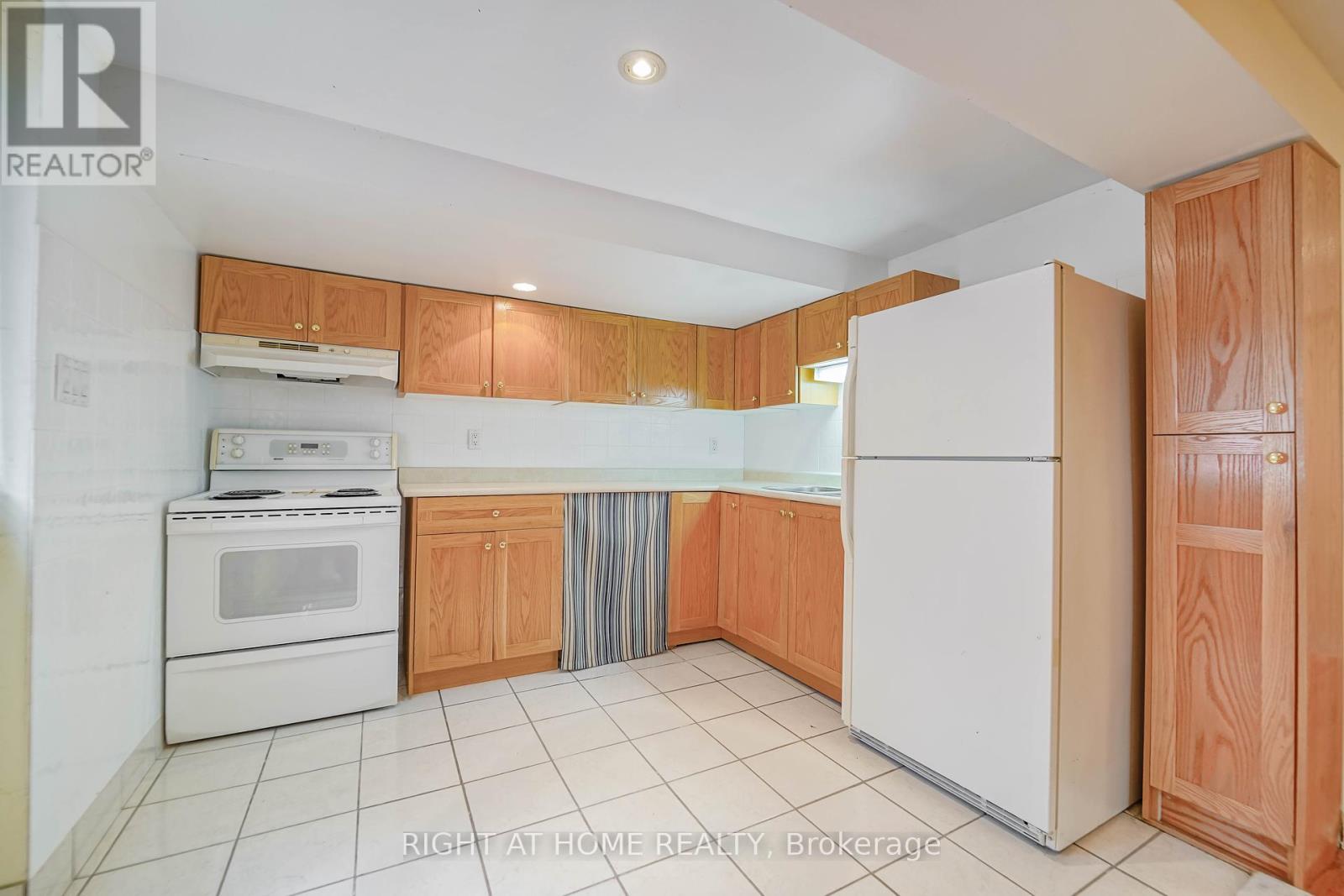 2 Lapworth Crescent, Toronto, Ontario  M1V 2M5 - Photo 32 - E12285524