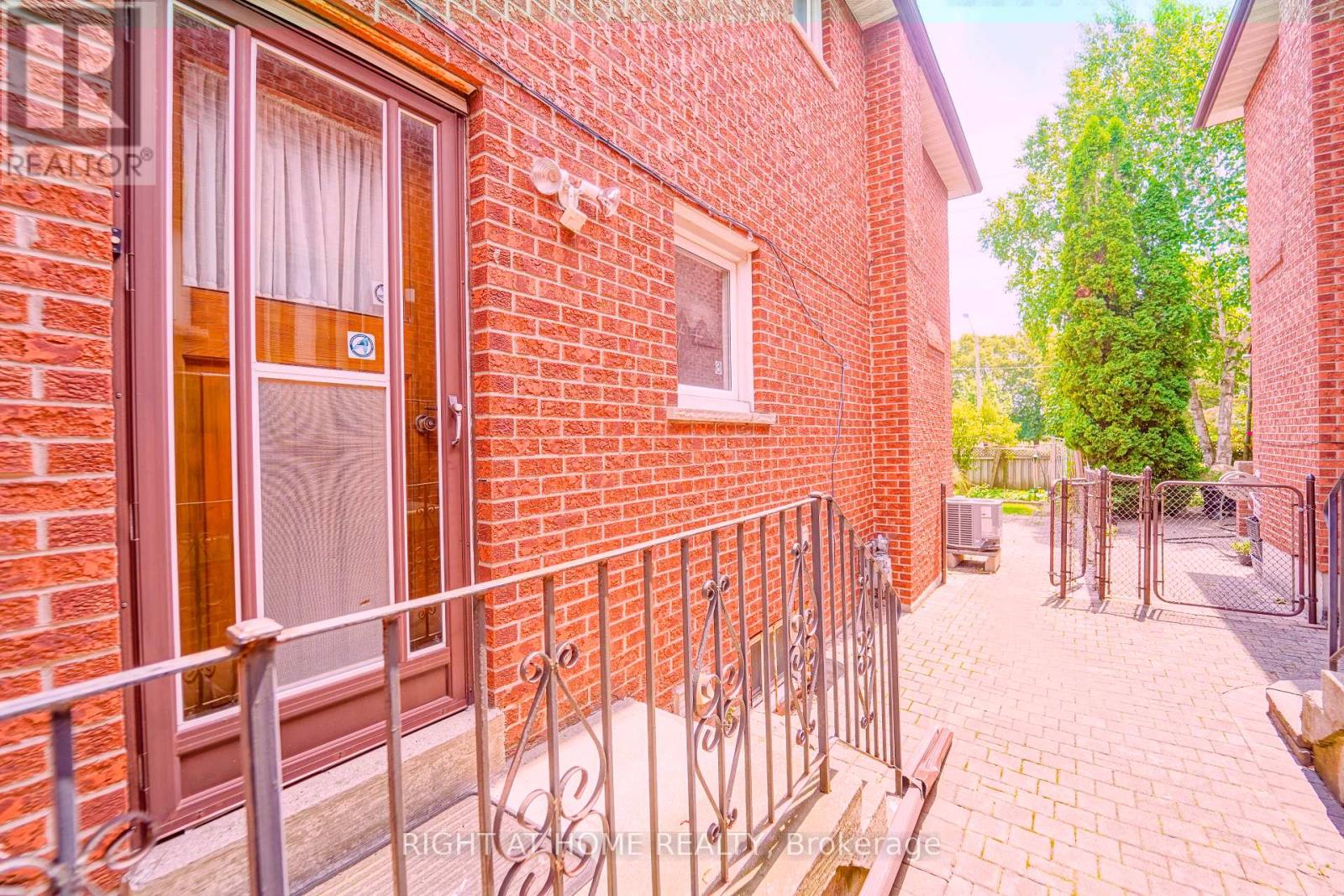 2 Lapworth Crescent, Toronto, Ontario  M1V 2M5 - Photo 33 - E12285524