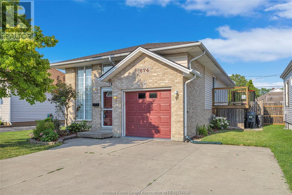 Property at 674 LABUTE image 3