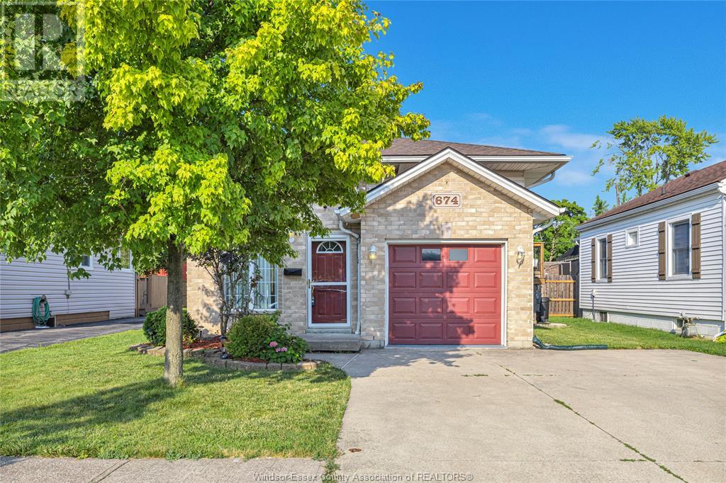 Property at 674 LABUTE image 2