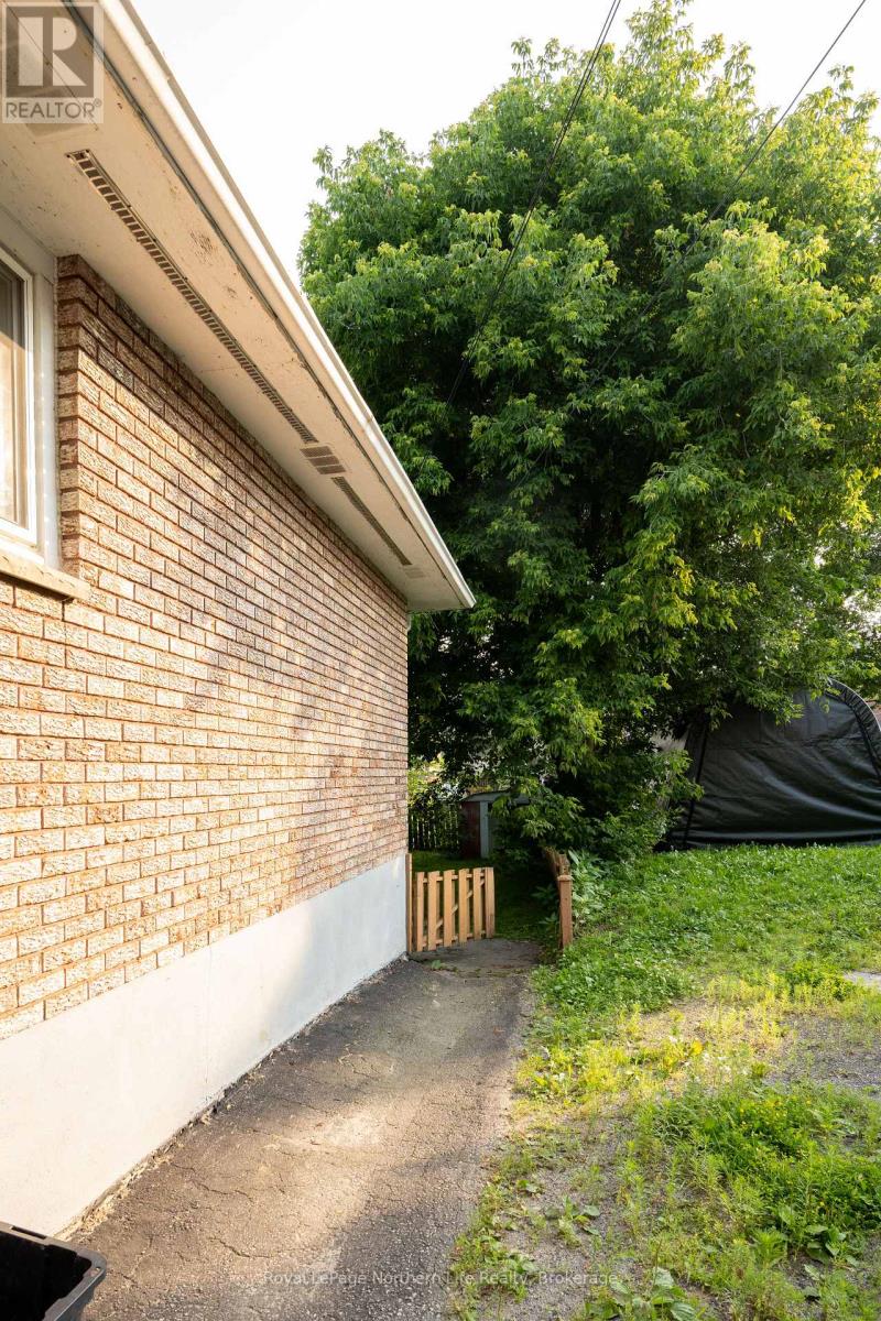 Property at 635 WORTHINGTON STREET E image 3
