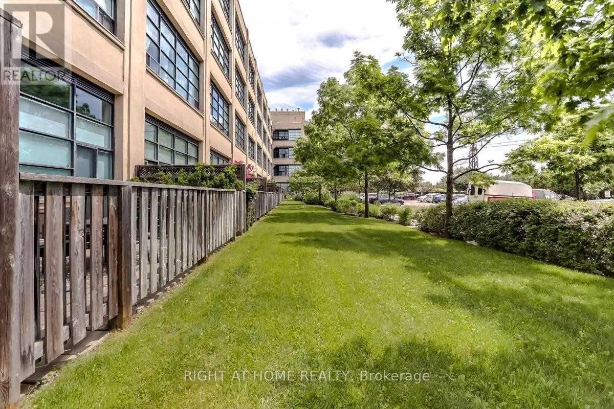109 - 1001 Roselawn Avenue, Toronto, Ontario  M6B 4M4 - Photo 17 - W12285495