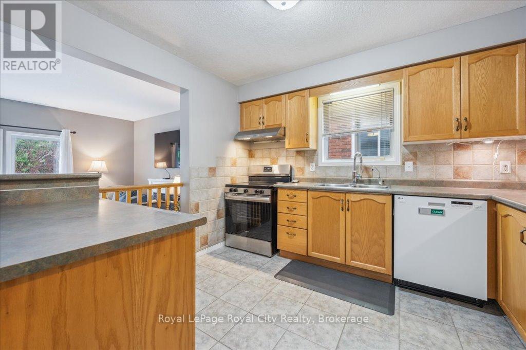 93 Doyle Drive, Guelph, Ontario  N1G 5B9 - Photo 14 - X12285533