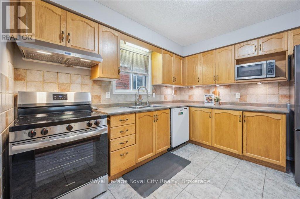 93 Doyle Drive, Guelph, Ontario  N1G 5B9 - Photo 15 - X12285533