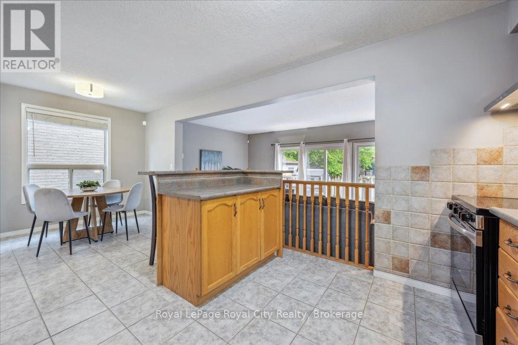 93 Doyle Drive, Guelph, Ontario  N1G 5B9 - Photo 16 - X12285533