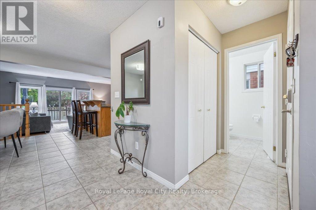 93 Doyle Drive, Guelph, Ontario  N1G 5B9 - Photo 8 - X12285533