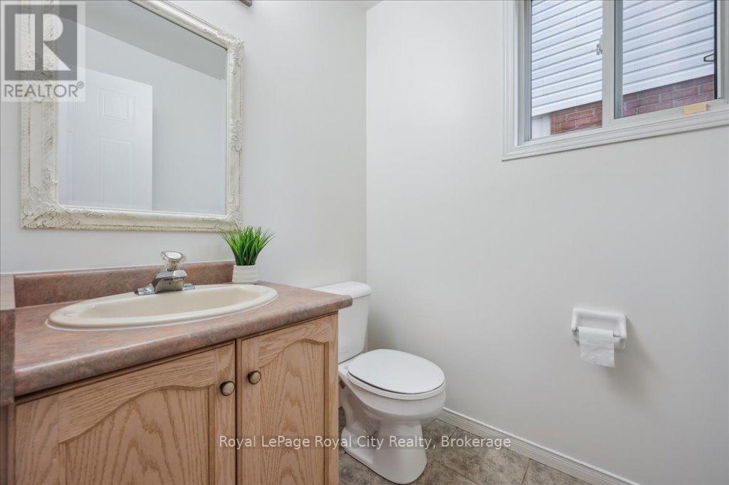 93 Doyle Drive, Guelph, Ontario  N1G 5B9 - Photo 9 - X12285533