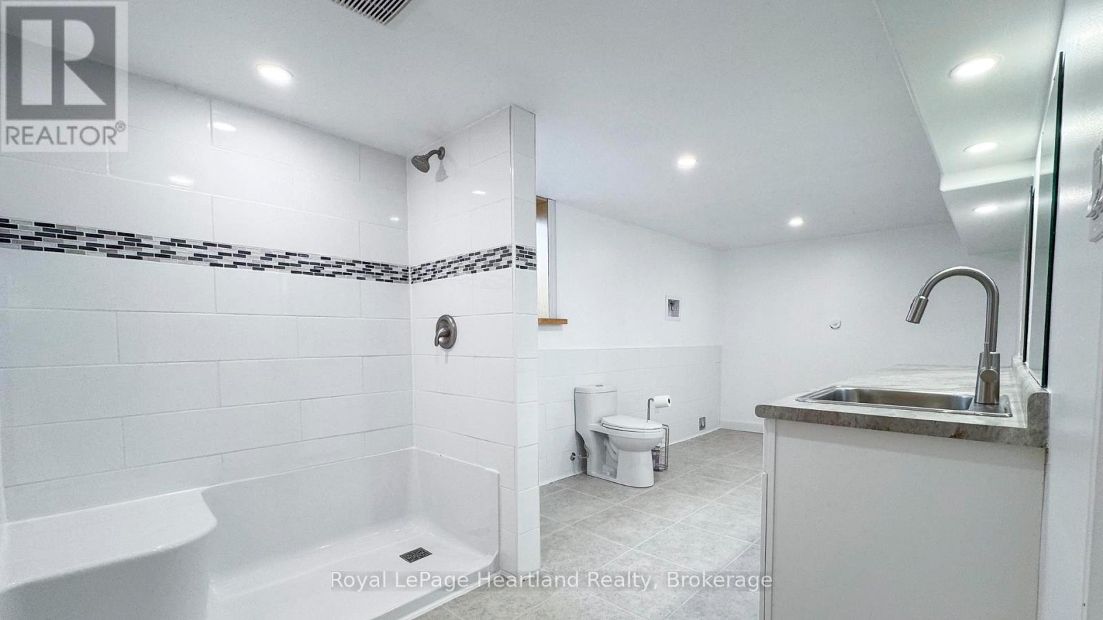84610 Bluewater Highway, Ashfield-Colborne-Wawanosh, Ontario  N7A 3X9 - Photo 32 - X12285725
