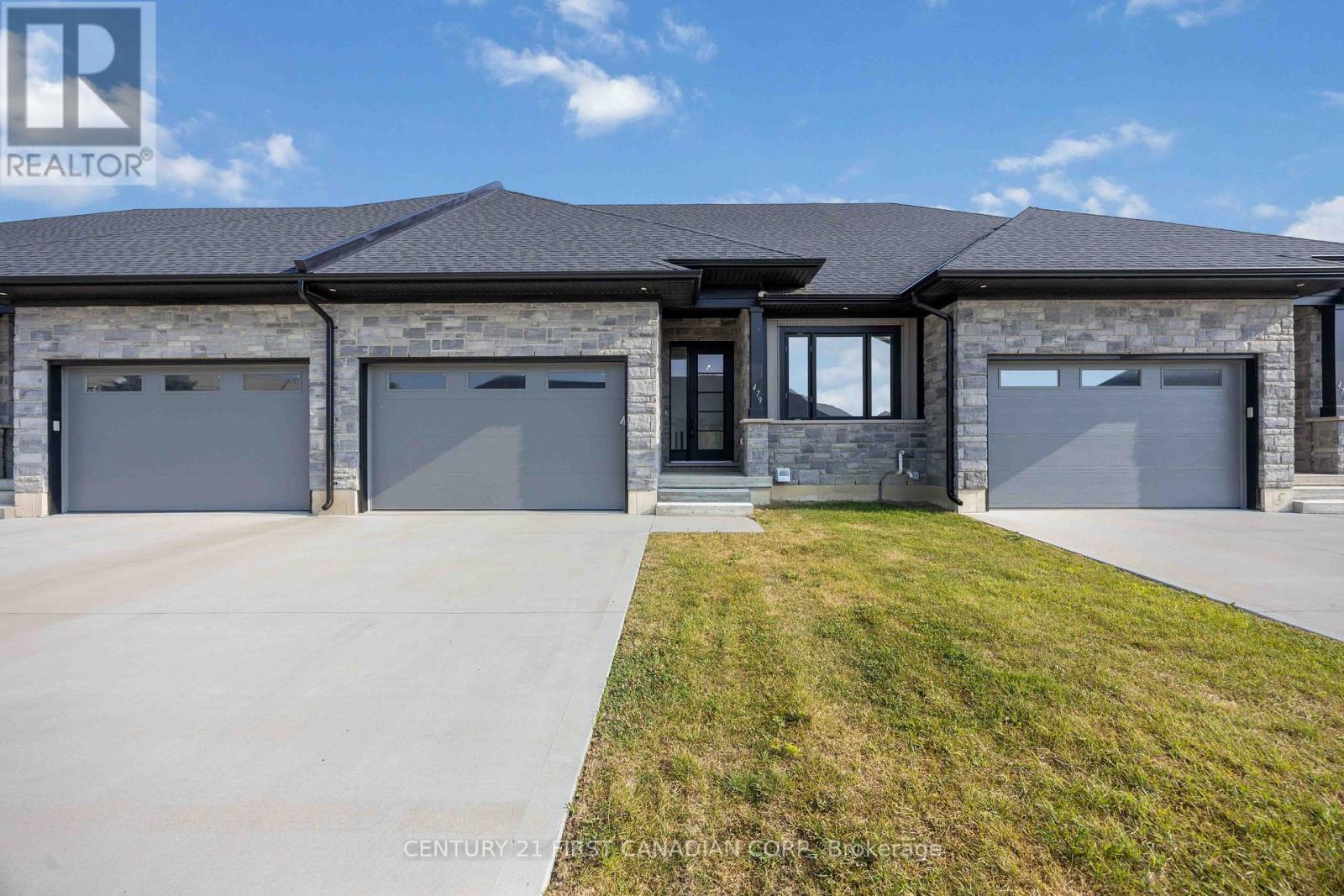 479 Kip Lane, Plympton-Wyoming (Plympton Wyoming), Ontario  N0N 1T0 - Photo 1 - X12285793