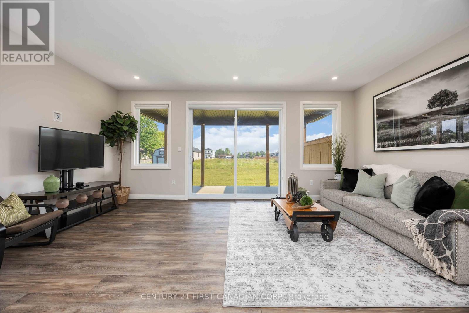 479 Kip Lane, Plympton-Wyoming (Plympton Wyoming), Ontario  N0N 1T0 - Photo 4 - X12285793