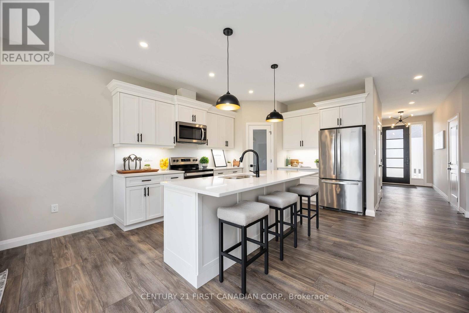 479 Kip Lane, Plympton-Wyoming (Plympton Wyoming), Ontario  N0N 1T0 - Photo 7 - X12285793