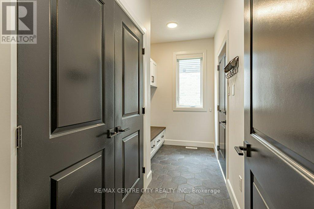 2117 Linkway Boulevard, London South, Ontario  N6K 0K8 - Photo 8 - X12285796