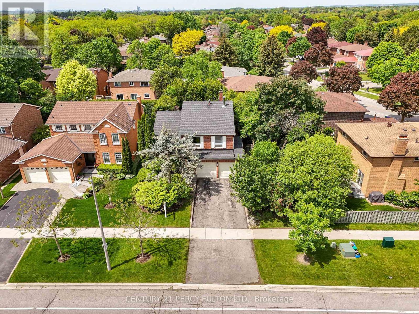 Property at 122 WOOTTEN WAY N image 2