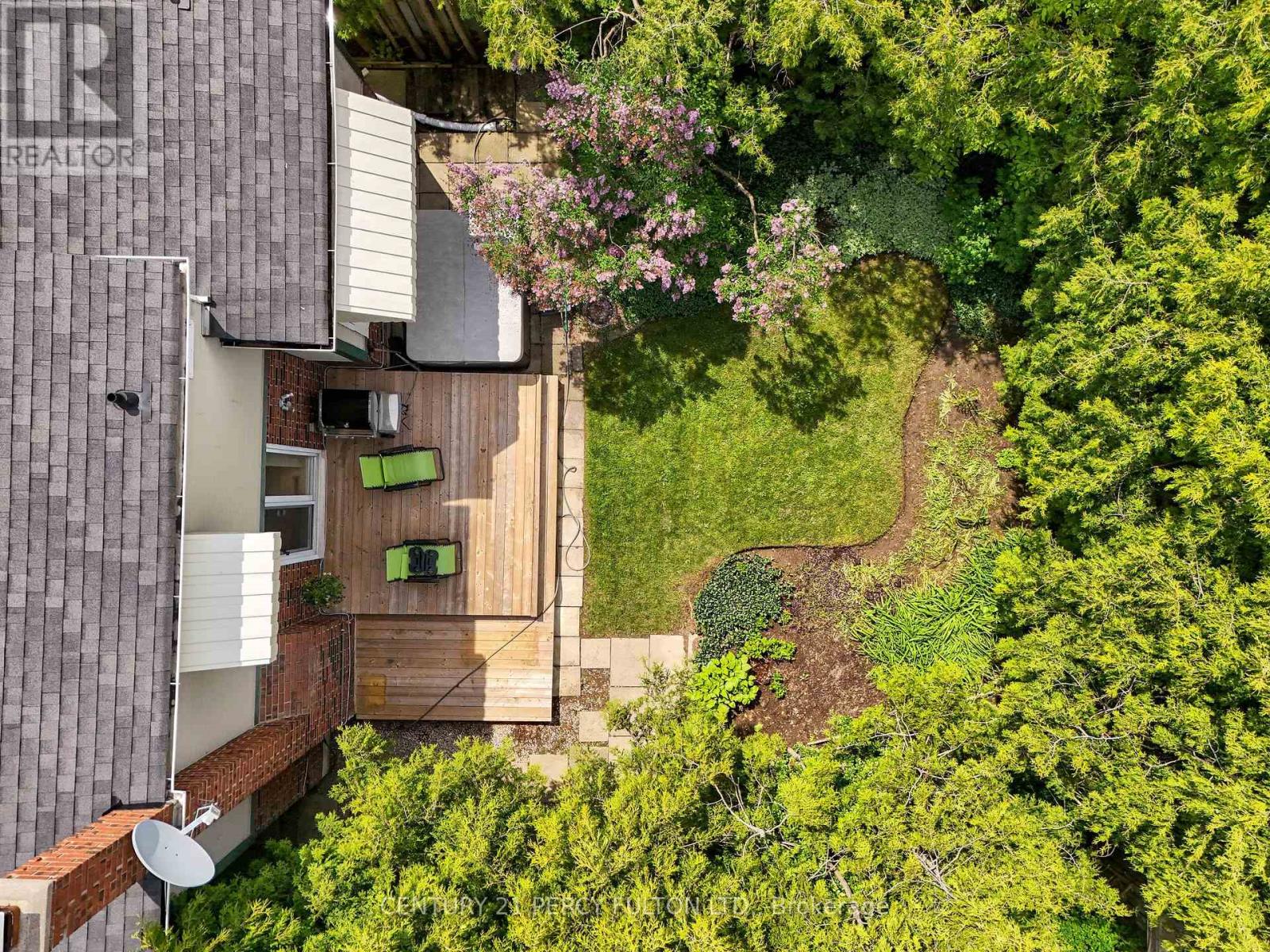 Property at 122 WOOTTEN WAY N image 4