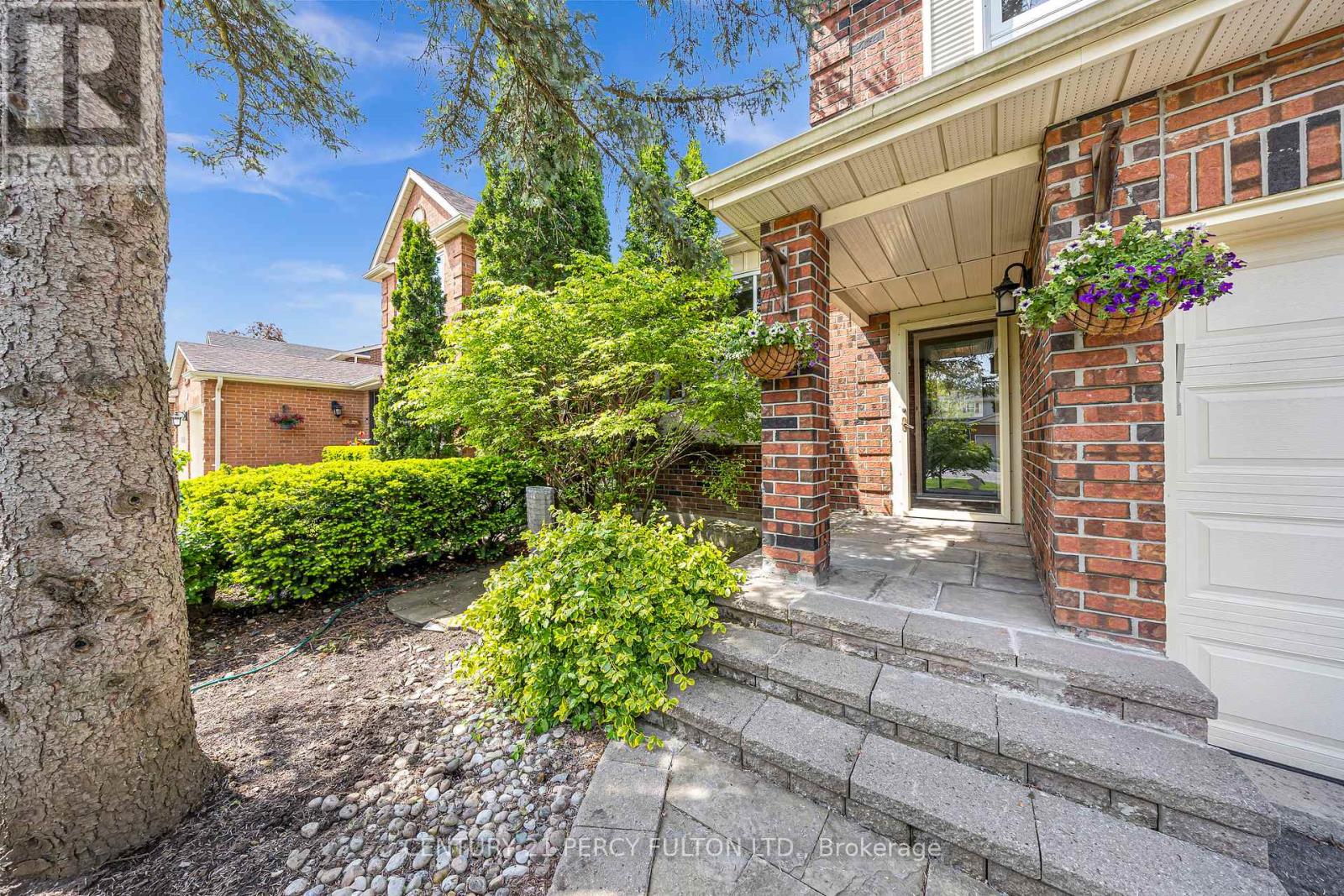 Property at 122 WOOTTEN WAY N image 5