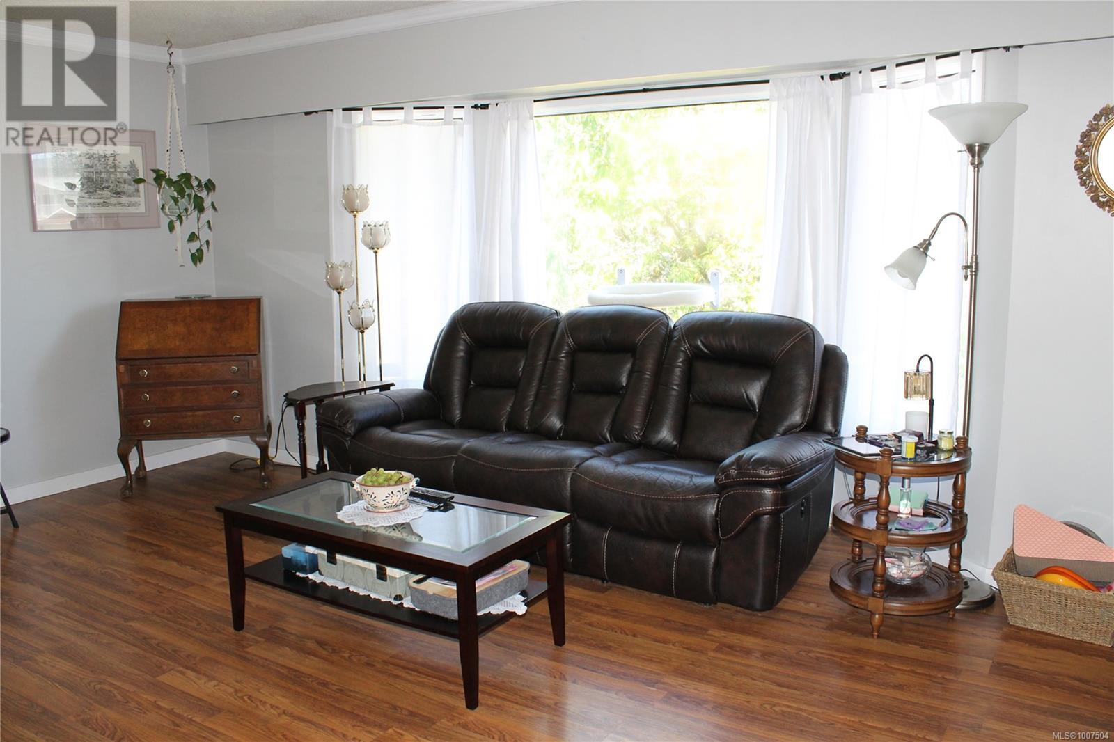 Property at 3346 Parkside Pl image 5