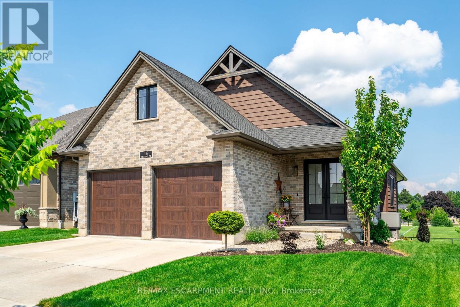 16 WHITING DRIVE, Brant, Ontario
