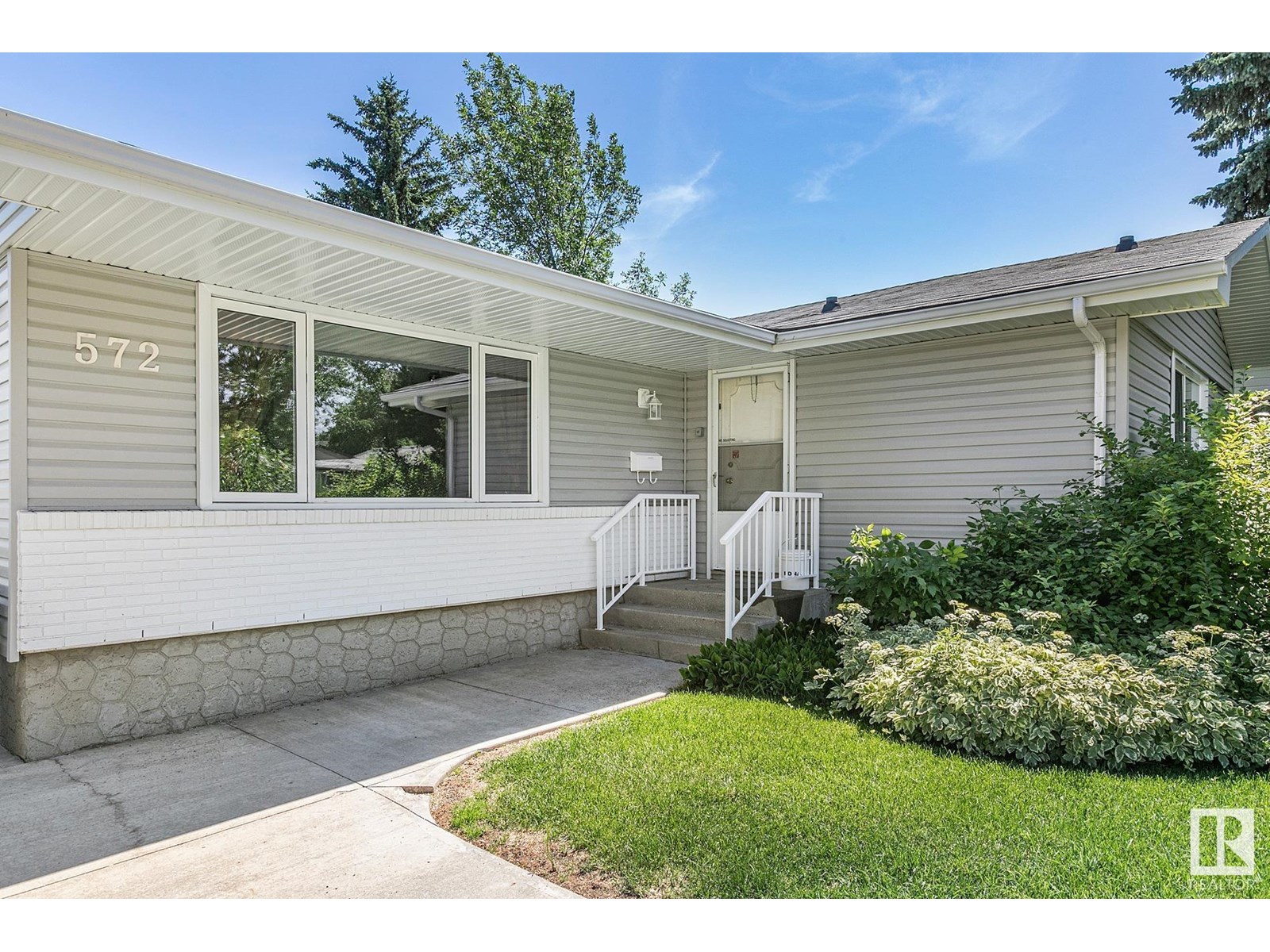 Property at 572 SAGE CR image 2