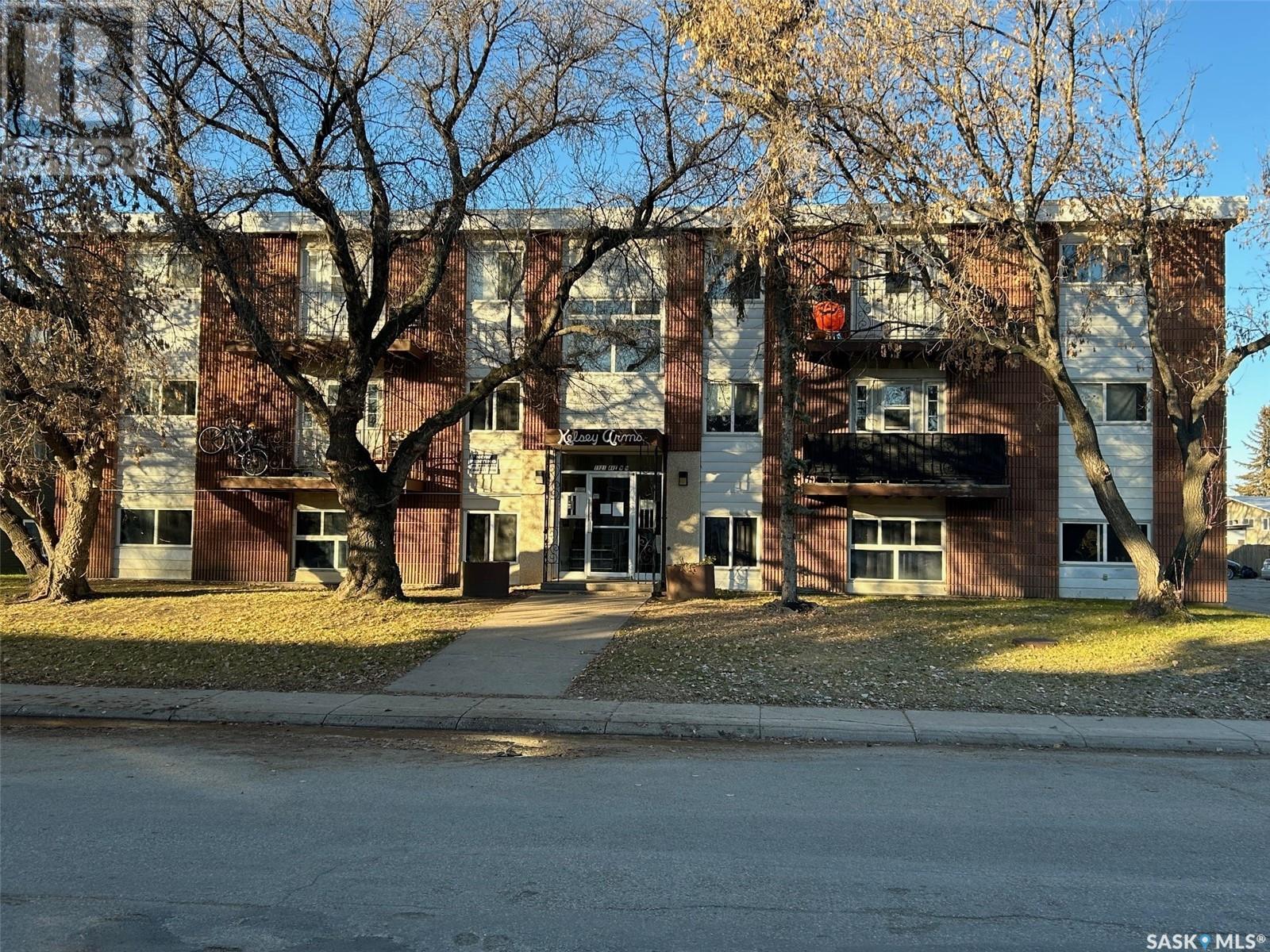 1121 W Avenue N, Saskatoon, Saskatchewan  S7L 3H7 - Photo 1 - SK012596