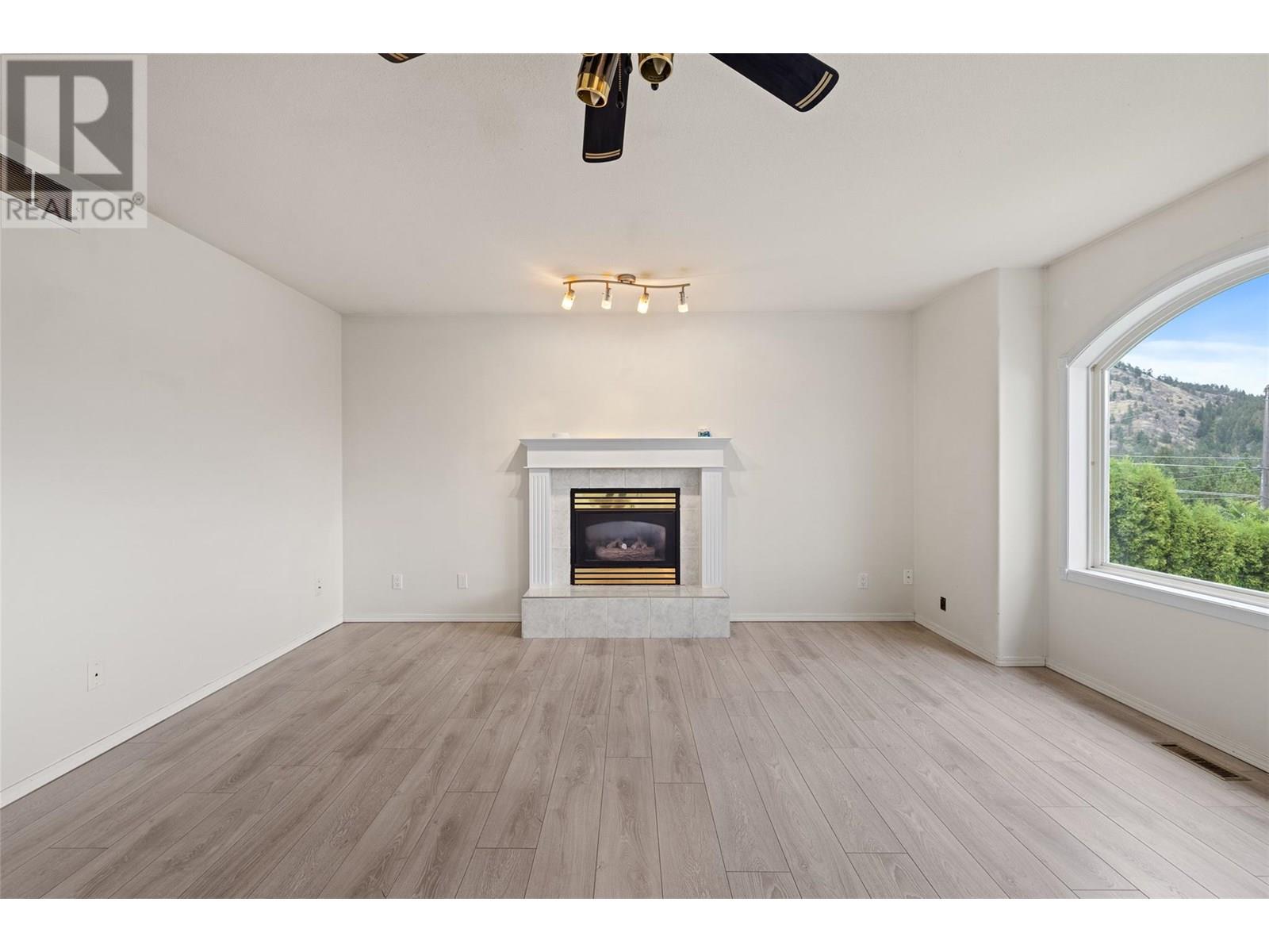 Property at 2090 Shamrock Drive image 4