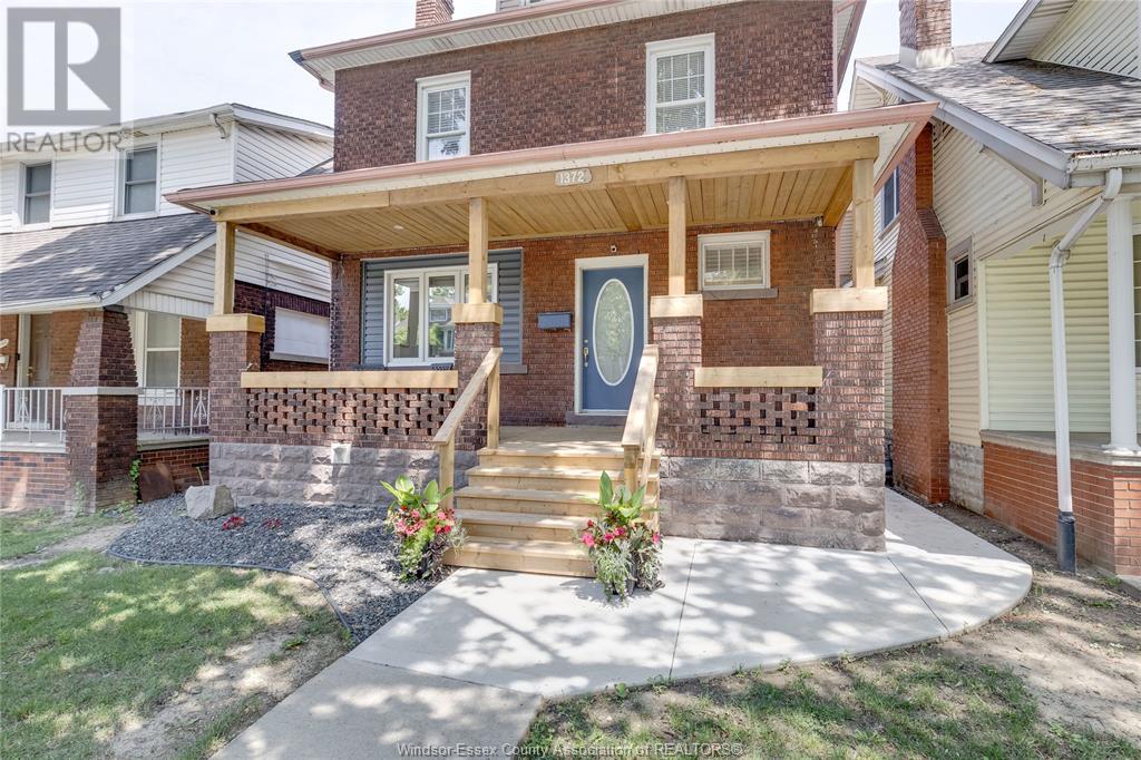 Property at 1372 Gladstone image 2
