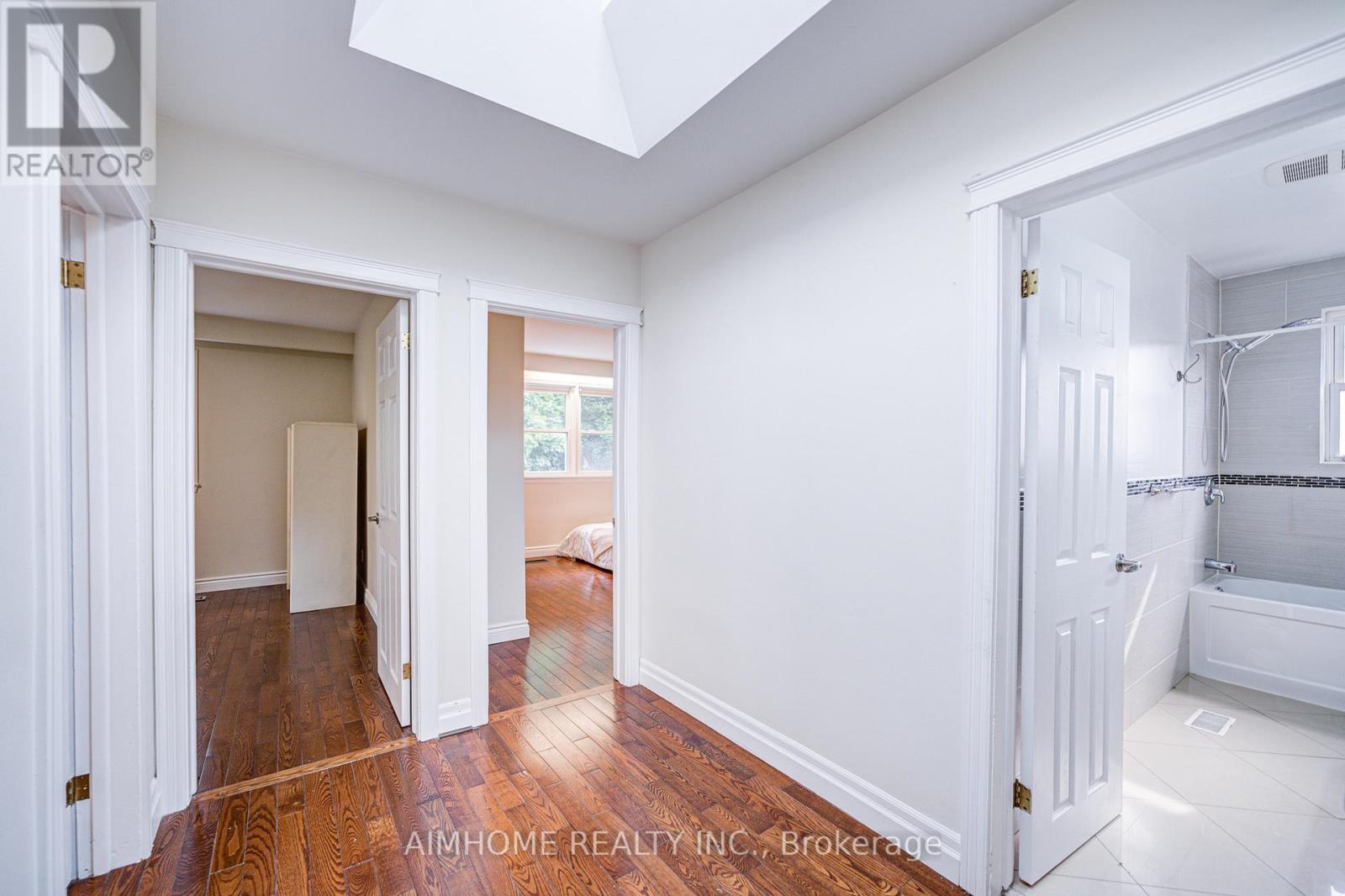 18 Colonnade Road, Toronto, Ontario  M2K 2L5 - Photo 18 - C12285760