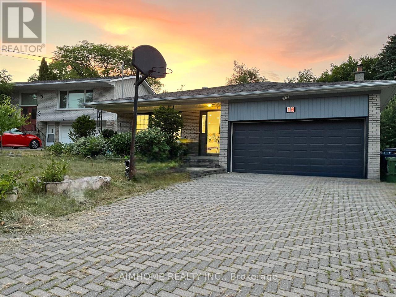 18 Colonnade Road, Toronto, Ontario  M2K 2L5 - Photo 2 - C12285760