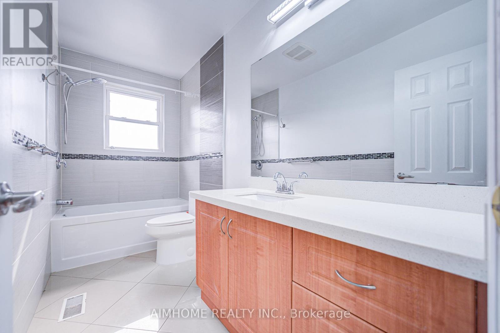 18 Colonnade Road, Toronto, Ontario  M2K 2L5 - Photo 20 - C12285760