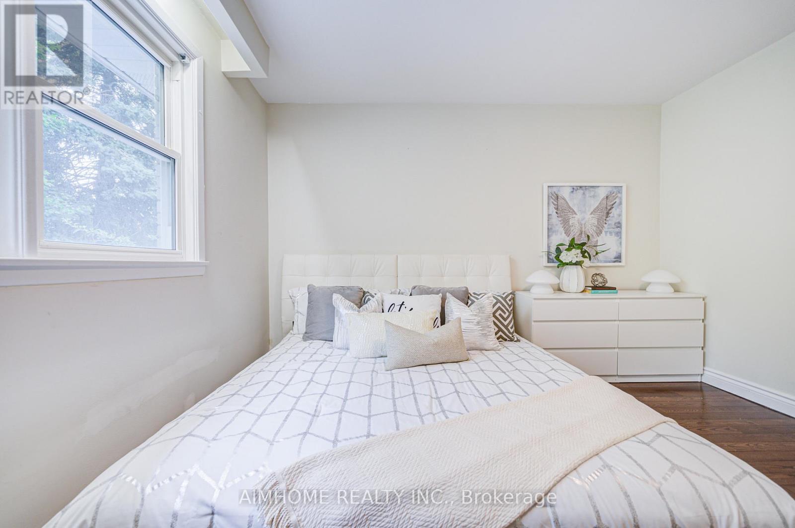 18 Colonnade Road, Toronto, Ontario  M2K 2L5 - Photo 24 - C12285760