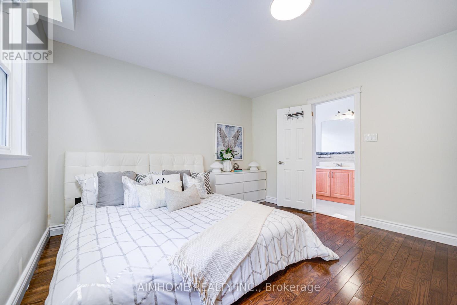 18 Colonnade Road, Toronto, Ontario  M2K 2L5 - Photo 25 - C12285760