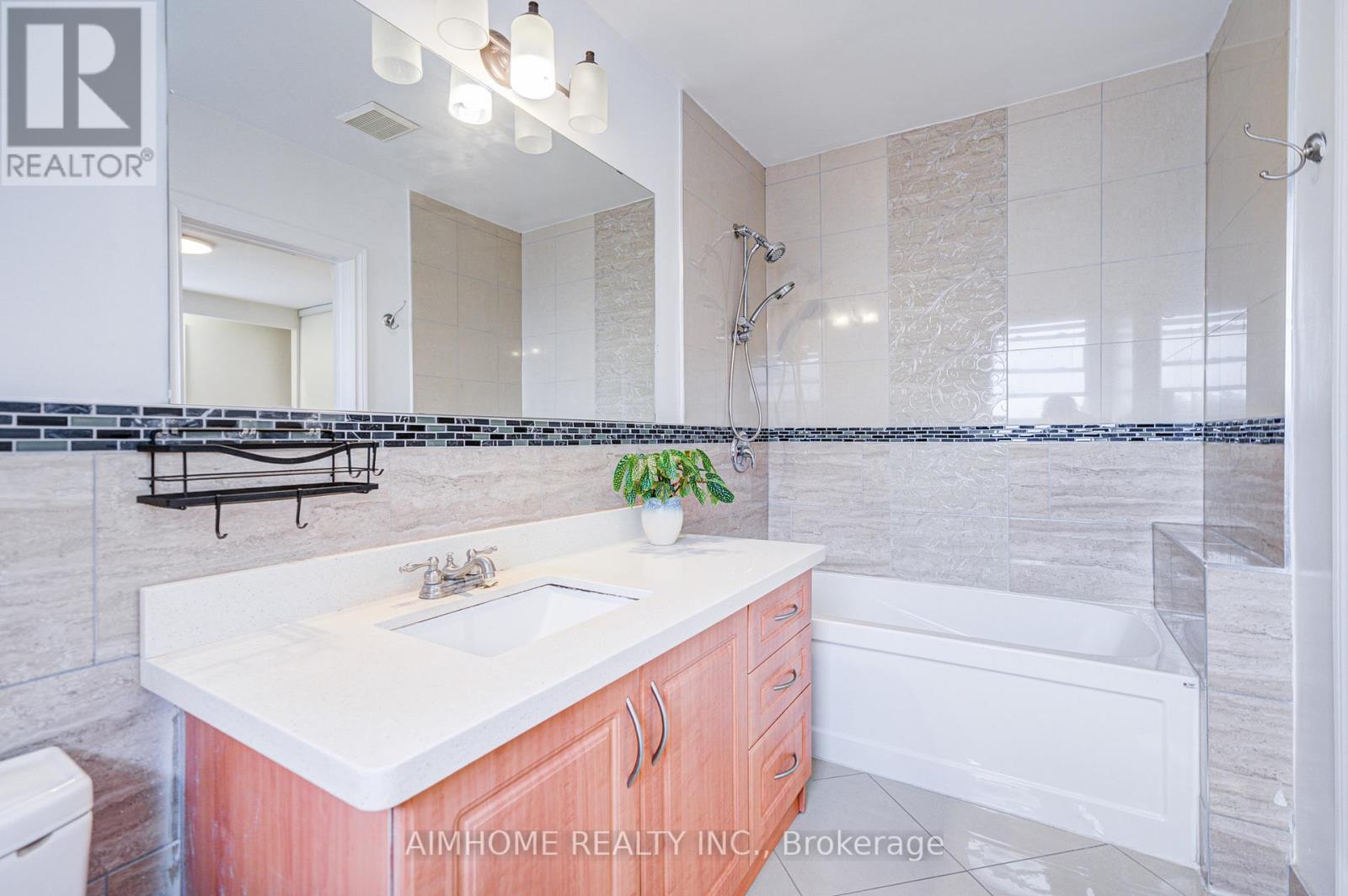 18 Colonnade Road, Toronto, Ontario  M2K 2L5 - Photo 28 - C12285760