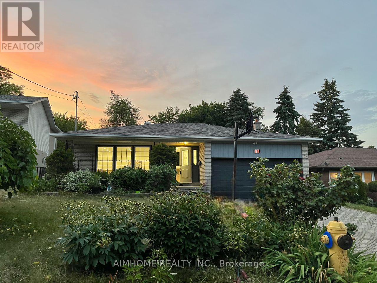 18 Colonnade Road, Toronto, Ontario  M2K 2L5 - Photo 3 - C12285760