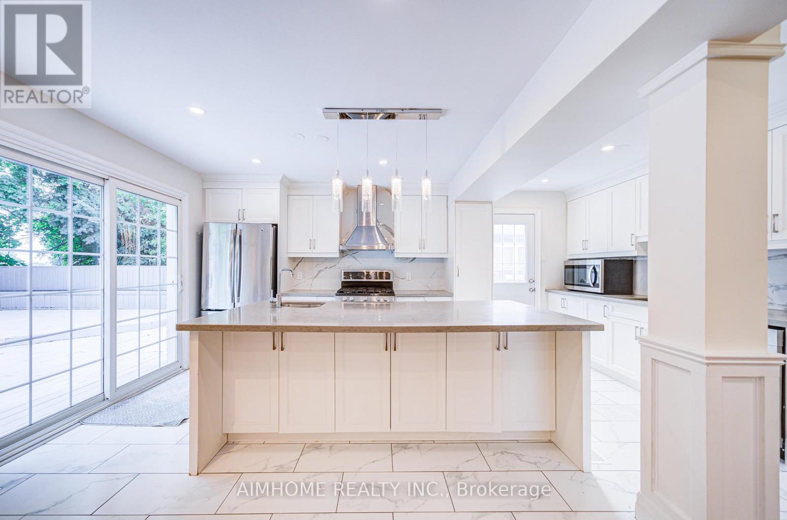 18 Colonnade Road, Toronto, Ontario  M2K 2L5 - Photo 32 - C12285760