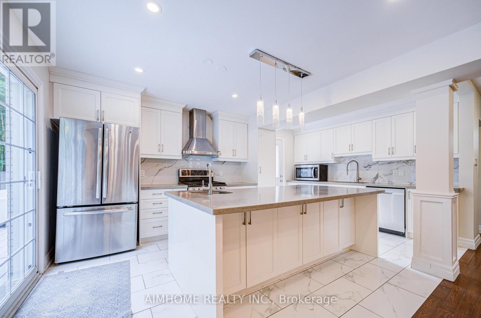 18 Colonnade Road, Toronto, Ontario  M2K 2L5 - Photo 33 - C12285760