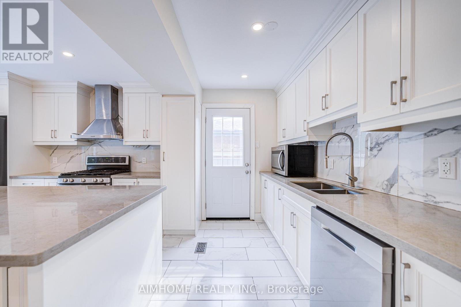 18 Colonnade Road, Toronto, Ontario  M2K 2L5 - Photo 35 - C12285760