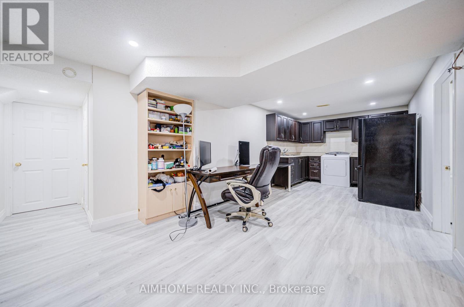 18 Colonnade Road, Toronto, Ontario  M2K 2L5 - Photo 42 - C12285760