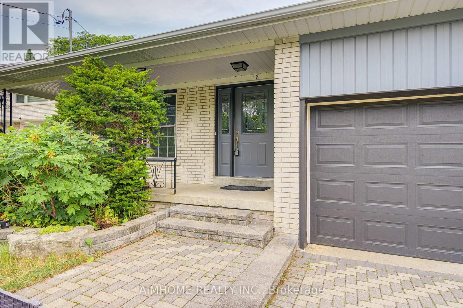18 Colonnade Road, Toronto, Ontario  M2K 2L5 - Photo 5 - C12285760