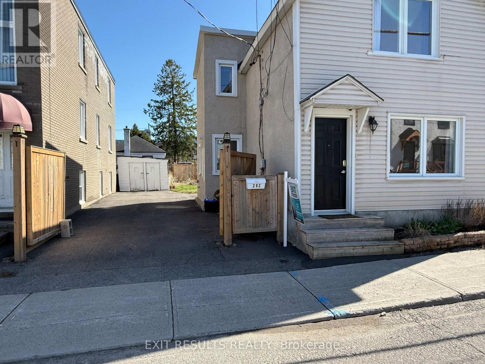 Property at 292 RICHELIEU AVENUE image 2