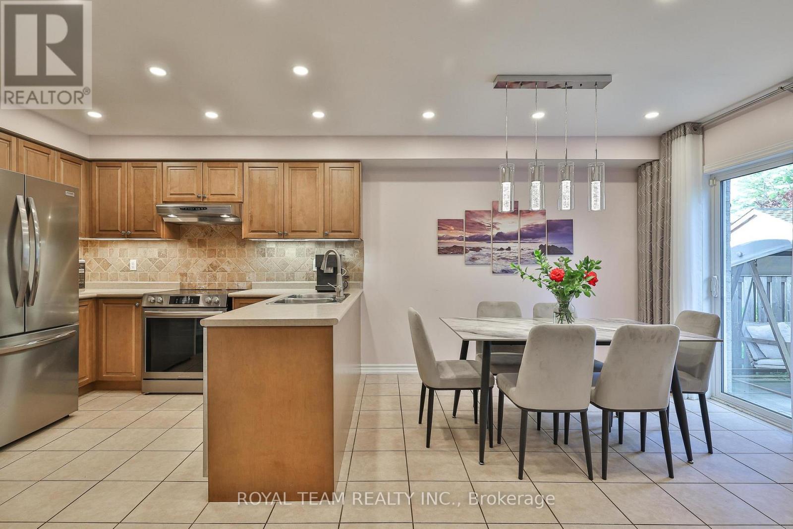 121 Professor Day Drive, Bradford West Gwillimbury, Ontario  L3Z 3B9 - Photo 10 - N12285752