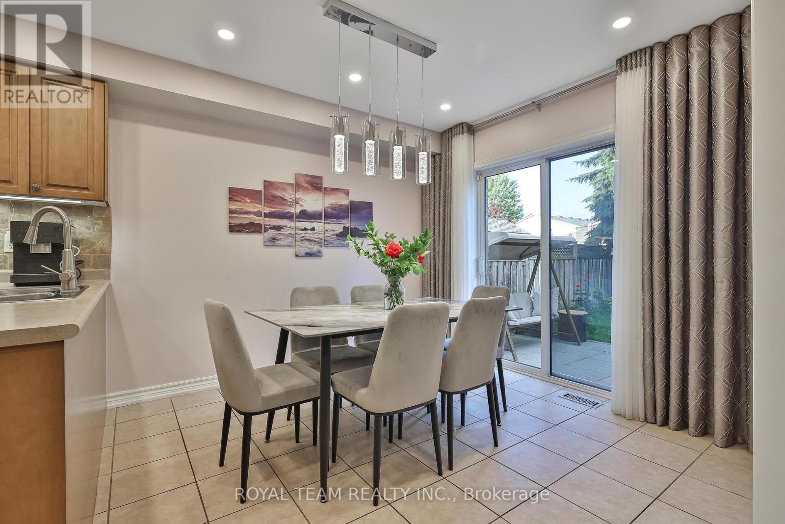 121 Professor Day Drive, Bradford West Gwillimbury, Ontario  L3Z 3B9 - Photo 13 - N12285752