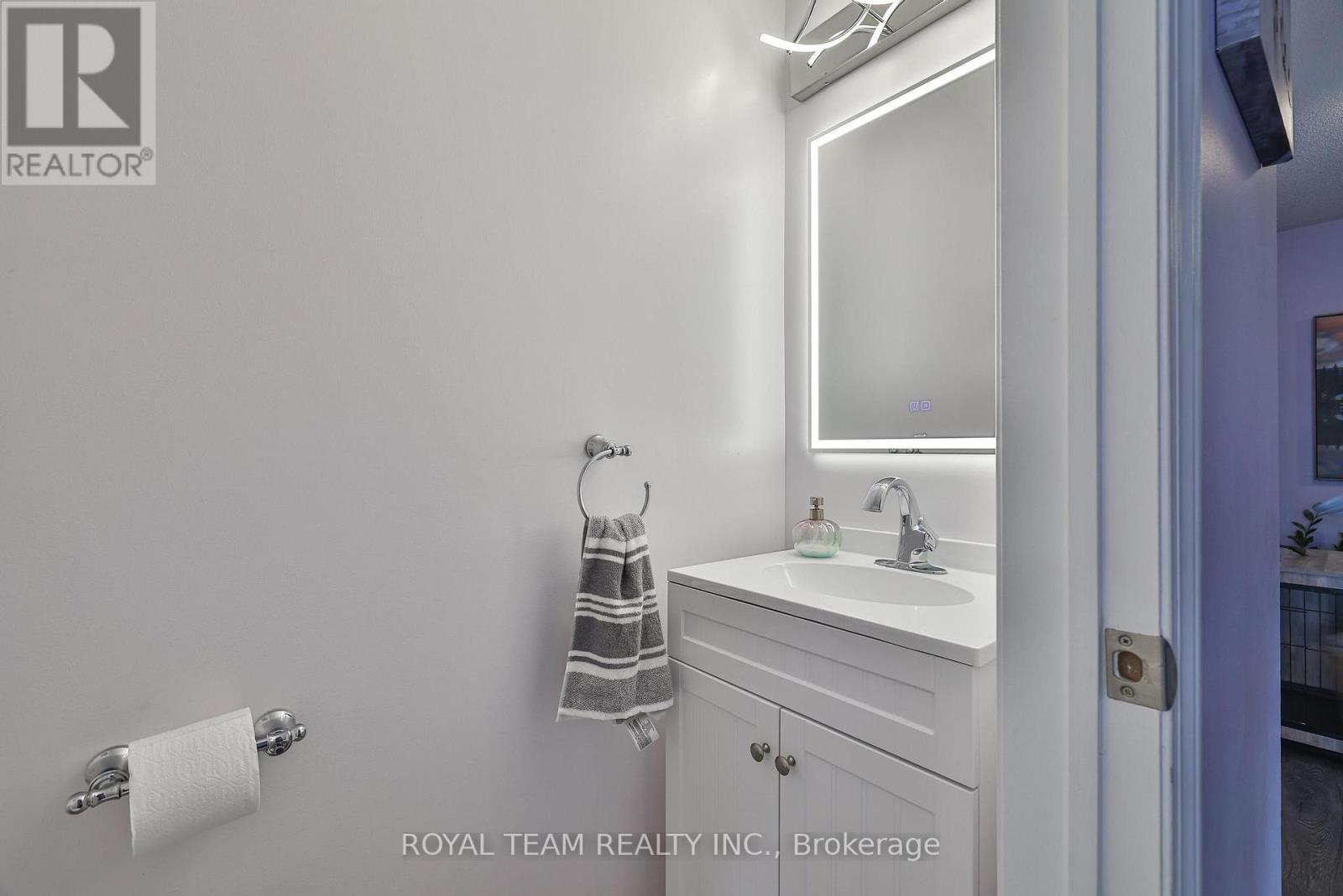 121 Professor Day Drive, Bradford West Gwillimbury, Ontario  L3Z 3B9 - Photo 14 - N12285752