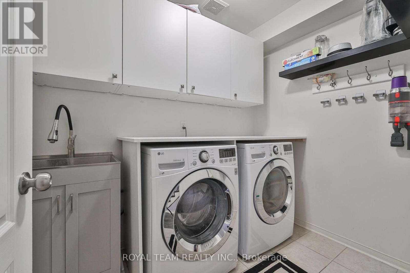 121 Professor Day Drive, Bradford West Gwillimbury, Ontario  L3Z 3B9 - Photo 15 - N12285752