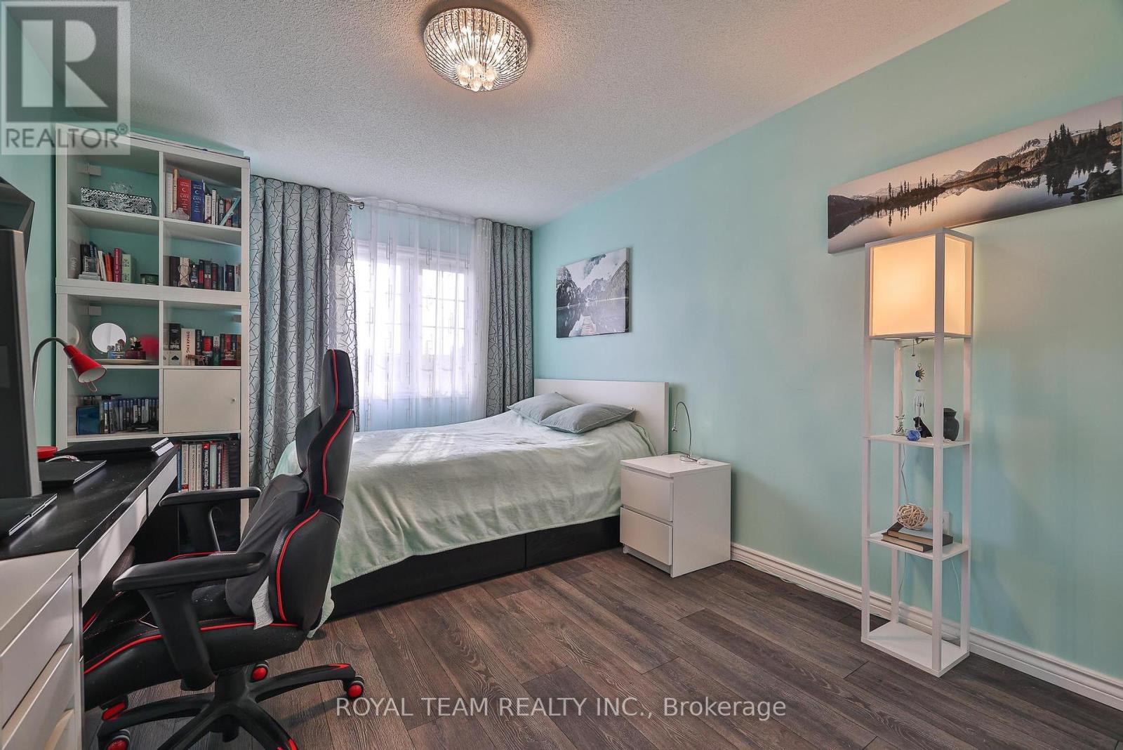 121 Professor Day Drive, Bradford West Gwillimbury, Ontario  L3Z 3B9 - Photo 19 - N12285752