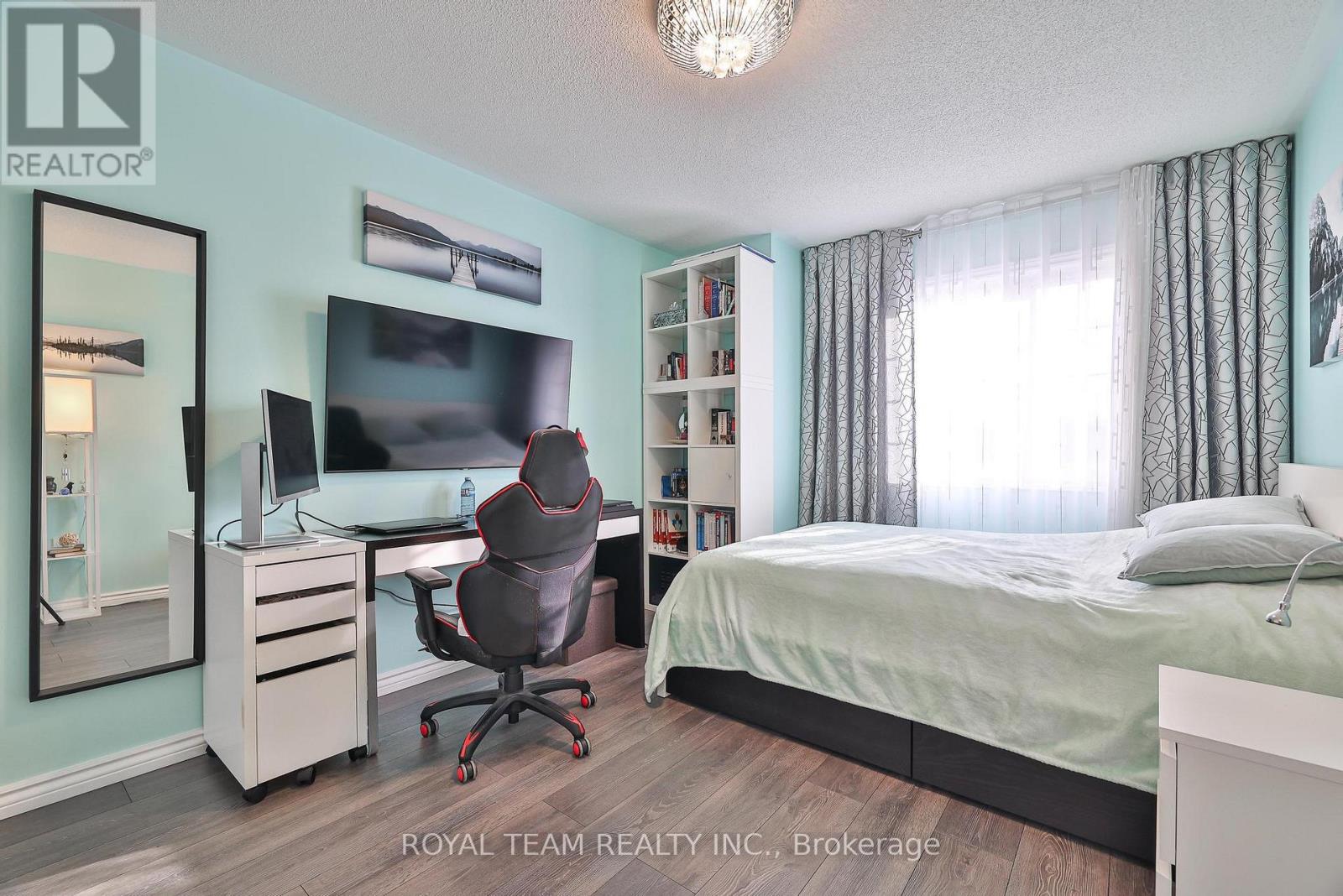 121 Professor Day Drive, Bradford West Gwillimbury, Ontario  L3Z 3B9 - Photo 20 - N12285752