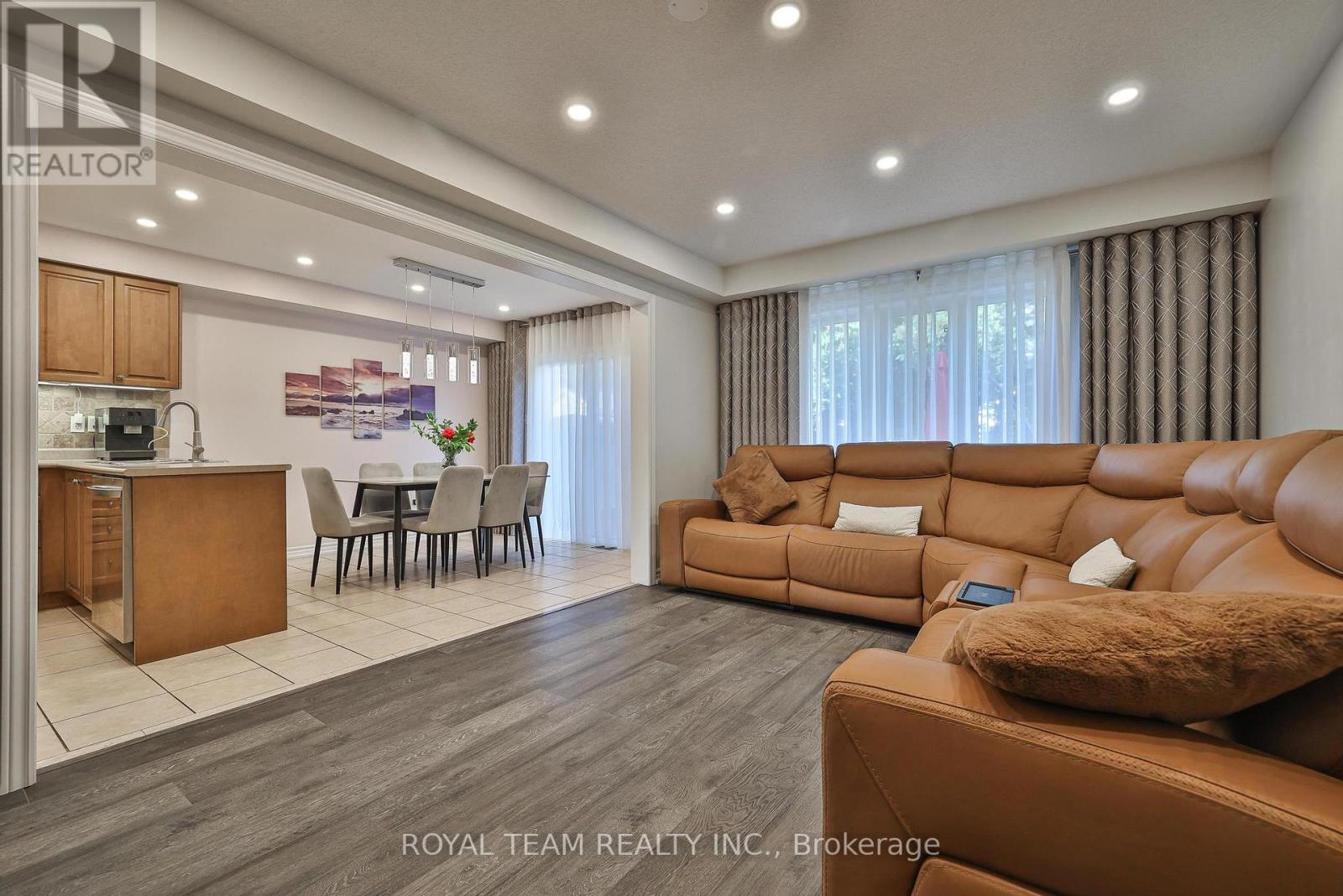 121 Professor Day Drive, Bradford West Gwillimbury, Ontario  L3Z 3B9 - Photo 8 - N12285752
