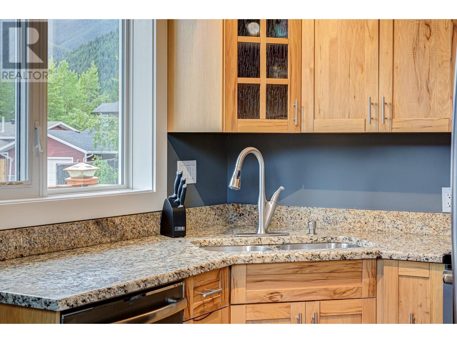 48 Darby Crescent, Elkford, British Columbia  V0B 1H0 - Photo 64 - 10355596