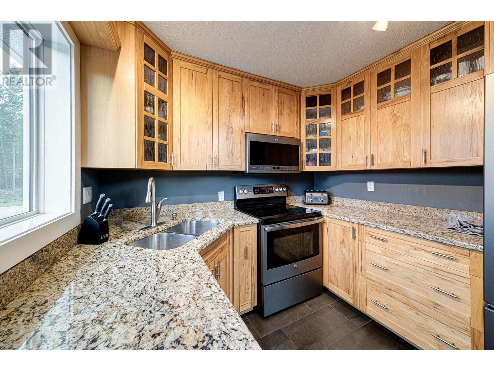 48 Darby Crescent, Elkford, British Columbia  V0B 1H0 - Photo 4 - 10355596