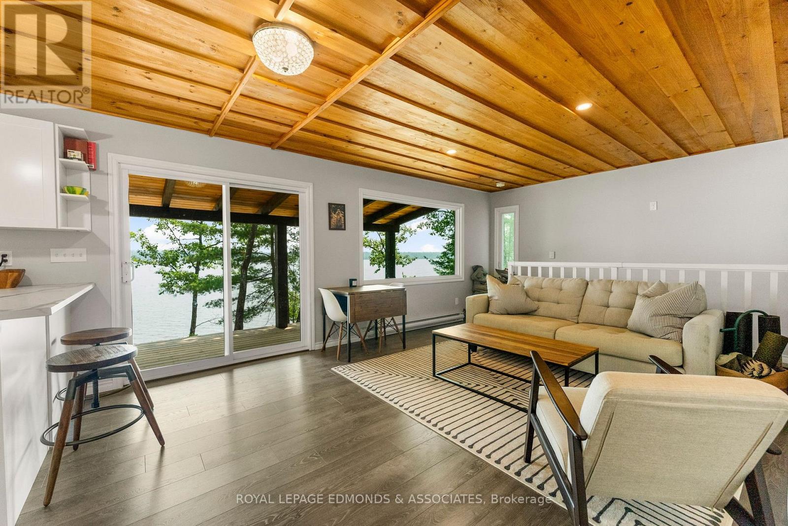 358 Lachlan Lane, Whitewater Region, Ontario  K0J 2L0 - Photo 11 - X12285852