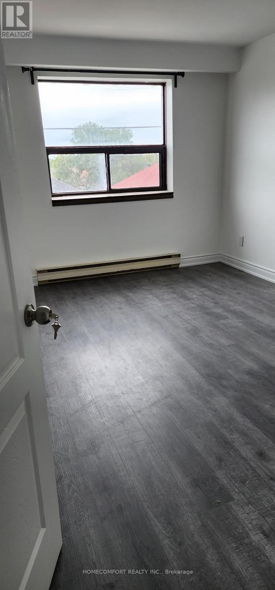 Upper 2 - 987 Pape Avenue, Toronto, Ontario  M4K 3T8 - Photo 3 - E12285921